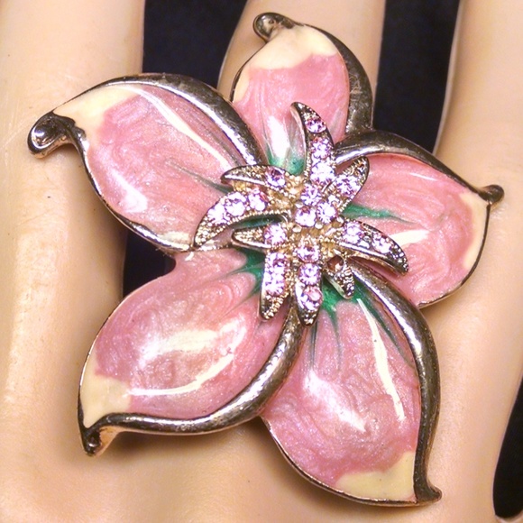 Elegant Fancy Flower Rhinestones Sexy Ring